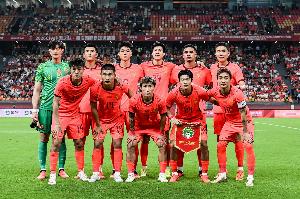 国足此前面对巴勒斯坦5胜2平鲜有败绩，今天半场连丢三球落后