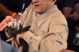 巨星！成龙给NBA球员展示中国功夫~教NBA球员打拳