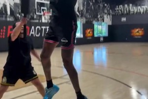 杜兰特与爵士新秀艾斯贝利一起训练!